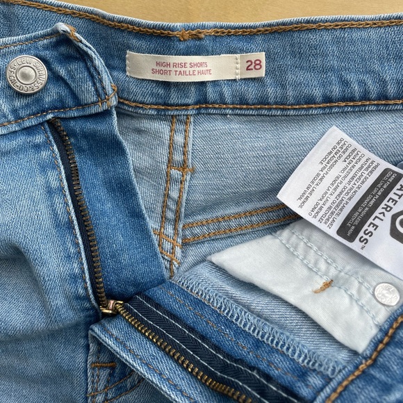 Levi’s denim high rise shorts - Picture 3 of 4